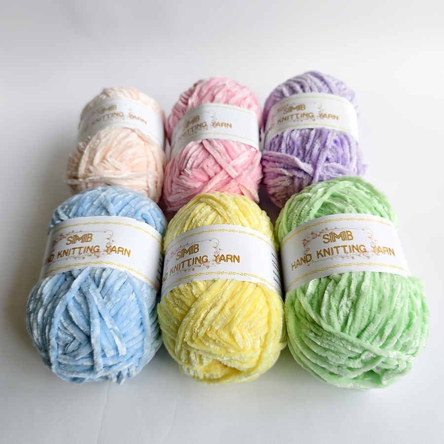 

6 paquets/ (50G*6=300G) de fil de chenille pour tricoter des couvertures, utilisé pour crocheter des fils fantaisie, avec une longueur totale de 480 mètres (80 mètres*6, 87 yards*6).