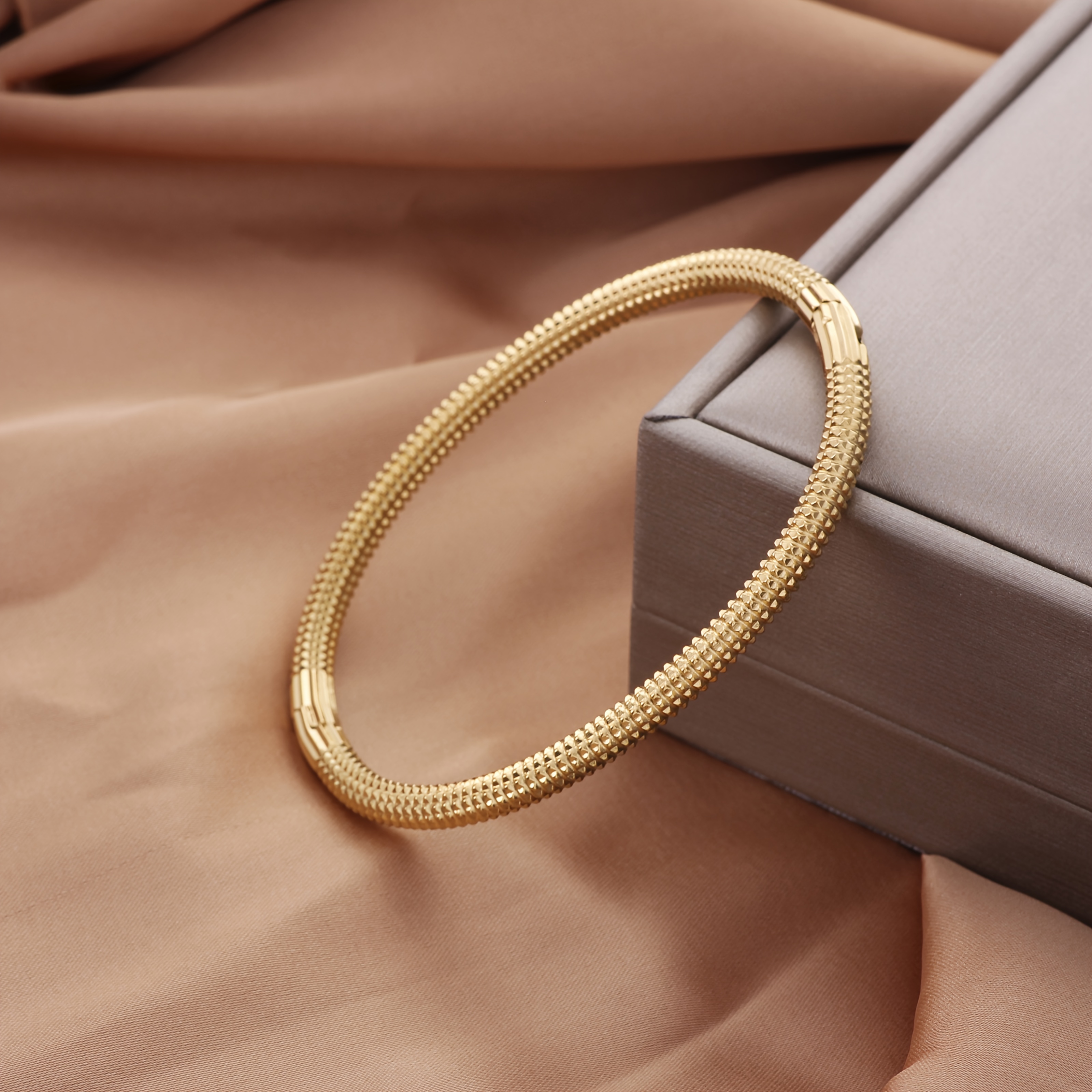 E-shop 1 Stück 18K vergoldetes einzigartiges Edelstahl-Damenarmband mit Gewinde, , elegant, verschleißfest, wasserdicht, geeignet für den , Urlaub,
