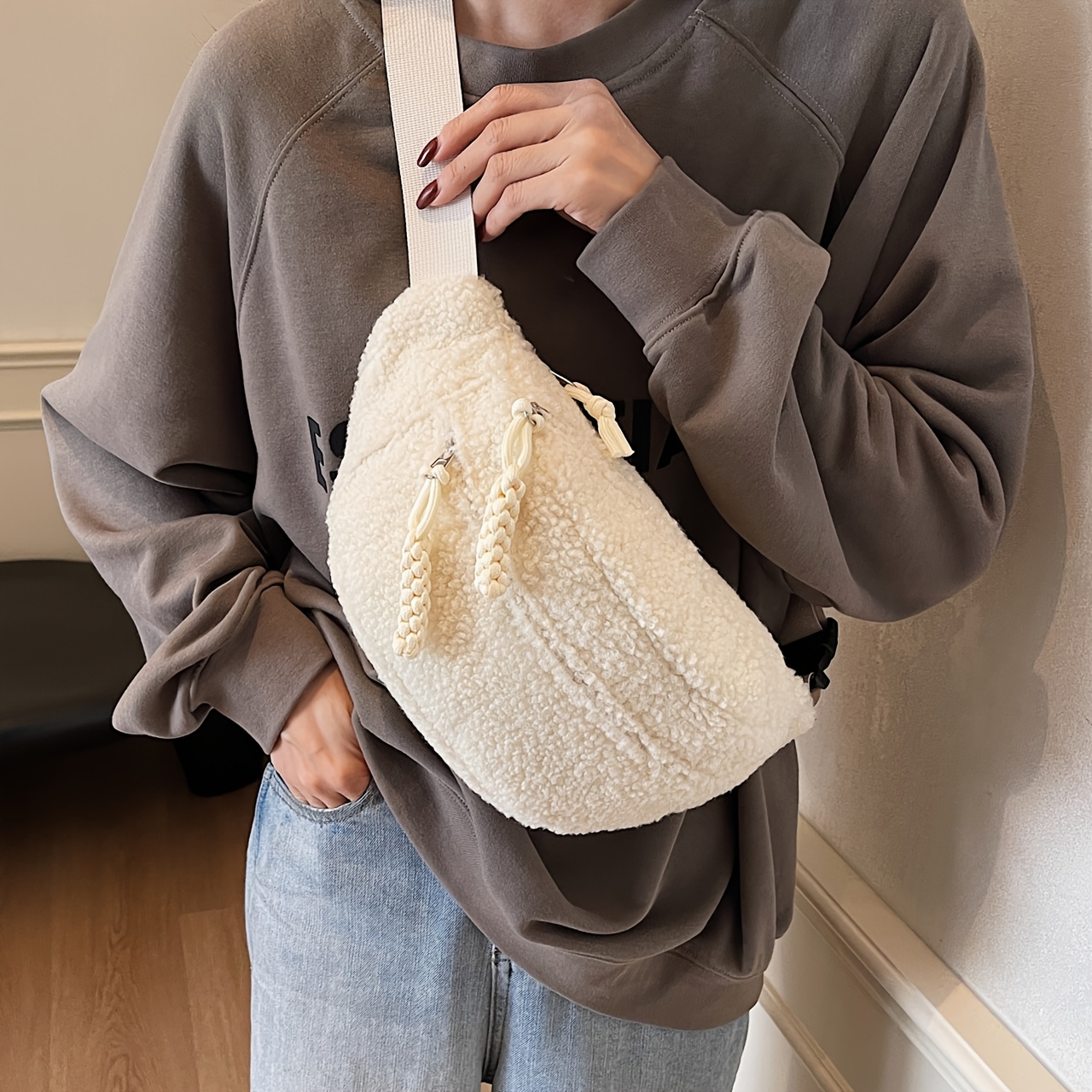 

Women's Casual Shearling Crossbody Chest Fanny Pack With Woven Detail - Soft And Lightweight With Multiple Pockets, Zippered Closure, Adjustable Strap And Polyester For Winter - Solid Color Options