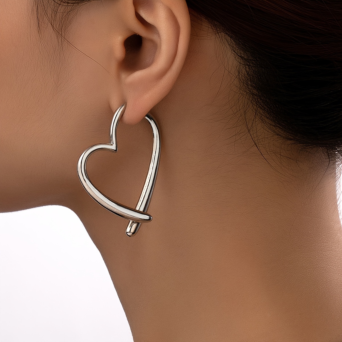 Stylish And Exquisite Personalized Heart-shaped Ear Hoops, Suitable For Daily Vacation And Holiday Wear