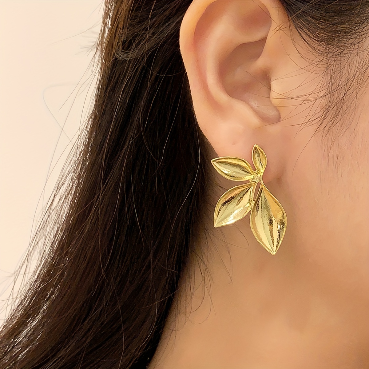 

1 Pair Of Fashionable And Trendy Leaf Earrings With And High-end Earrings