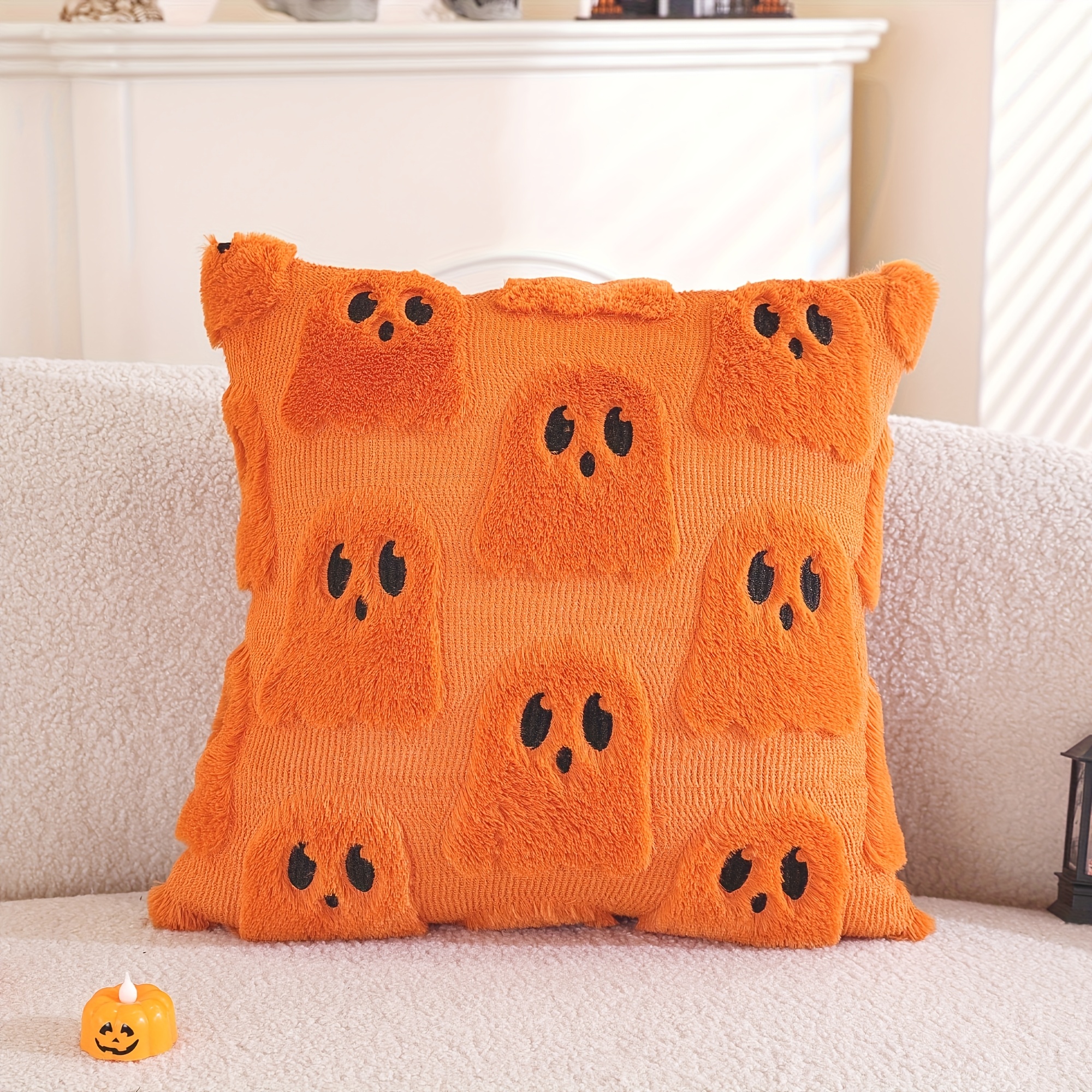 O husă de pernă decorativă 3D Jacquard cu un singur spirit drăguț de Halloween, cu broderie matlasată. Este un cadou festiv și decorațiune de petrecere (doar husa de pernă, fără inserție inclusă).