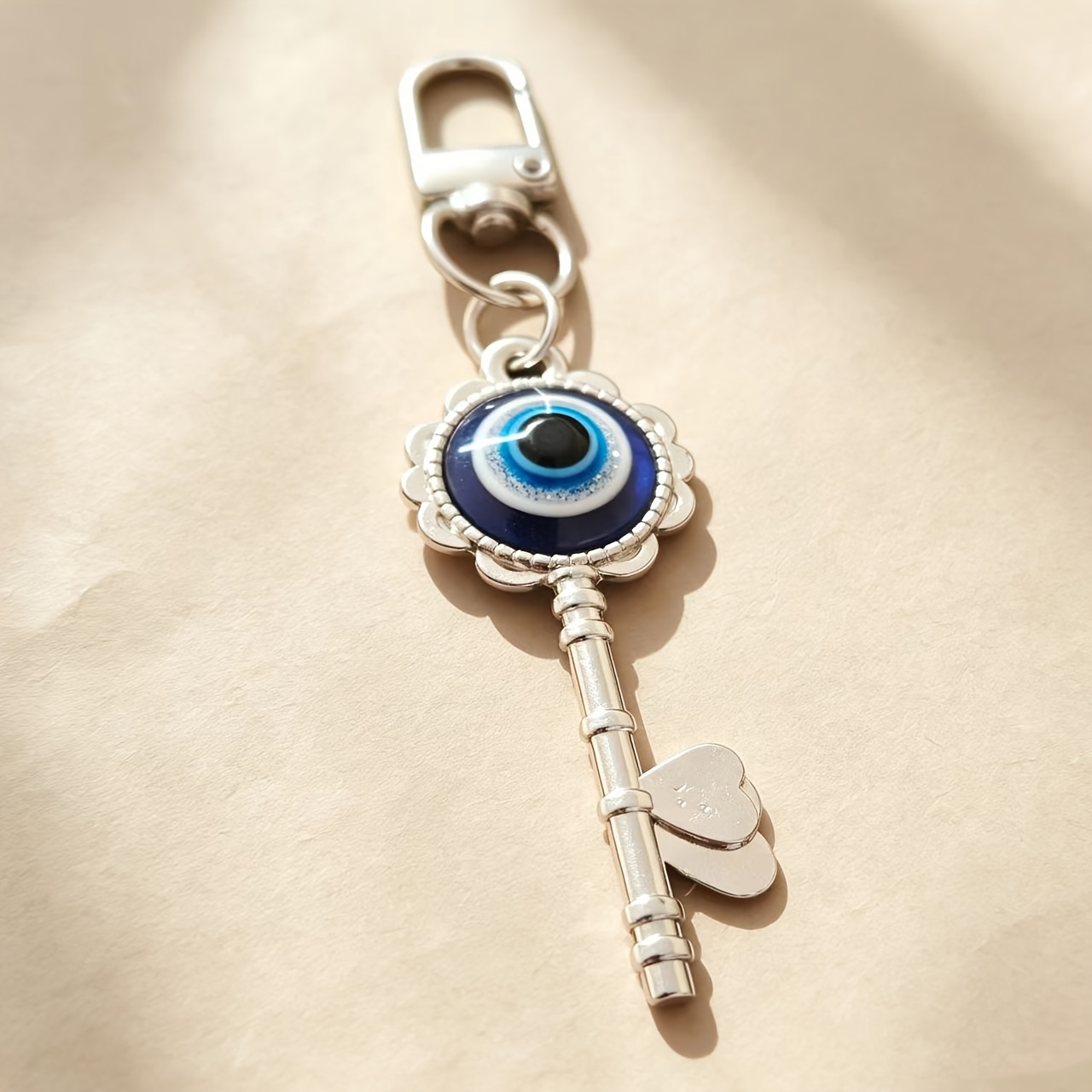 TEMU Paquete de 1 pieza, Llavero de lujo con plateado, Dije colgante vintage de llave y , Adorno para llave de coche y bolso, Llavero para mujer,