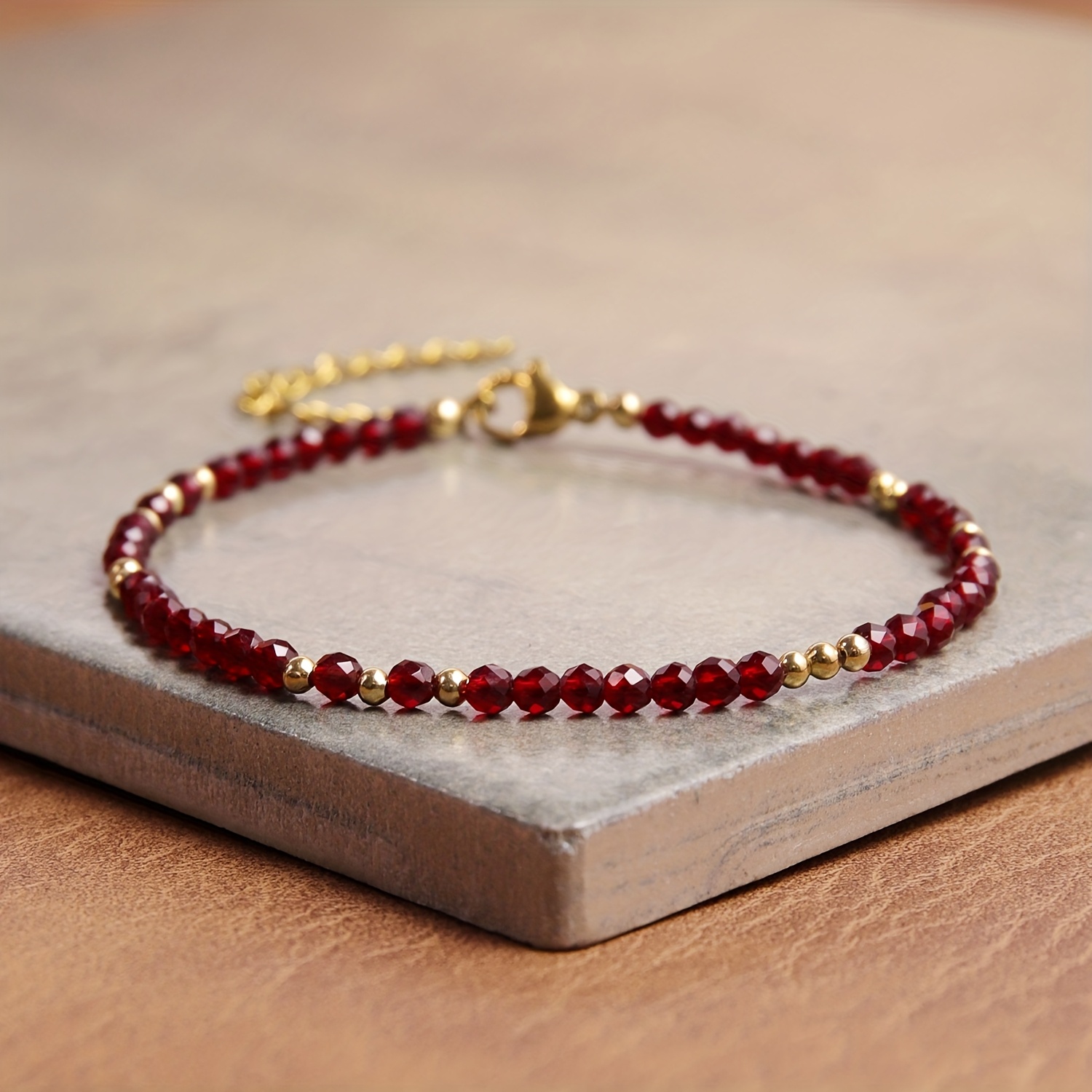 E-shop 3MM Facettiertes Granatarmband | Natürlich Elegantes Böhmisches Design mit Goldkette | Ideal für den & als Geschenk, für Koordinierte Sets |