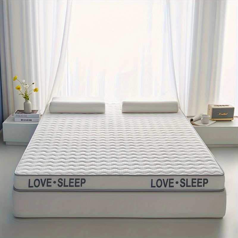 1pc, 17D Memory Foam Mattress with a Latex Layer on the Surface. The Memory Foam Filling Is 4.5cm Thick. The Top Layer Features Exquisite Patterns and Designs, Offering Softness, Comfort, Breathability, and Excellent Resilience. Suitable for Daily