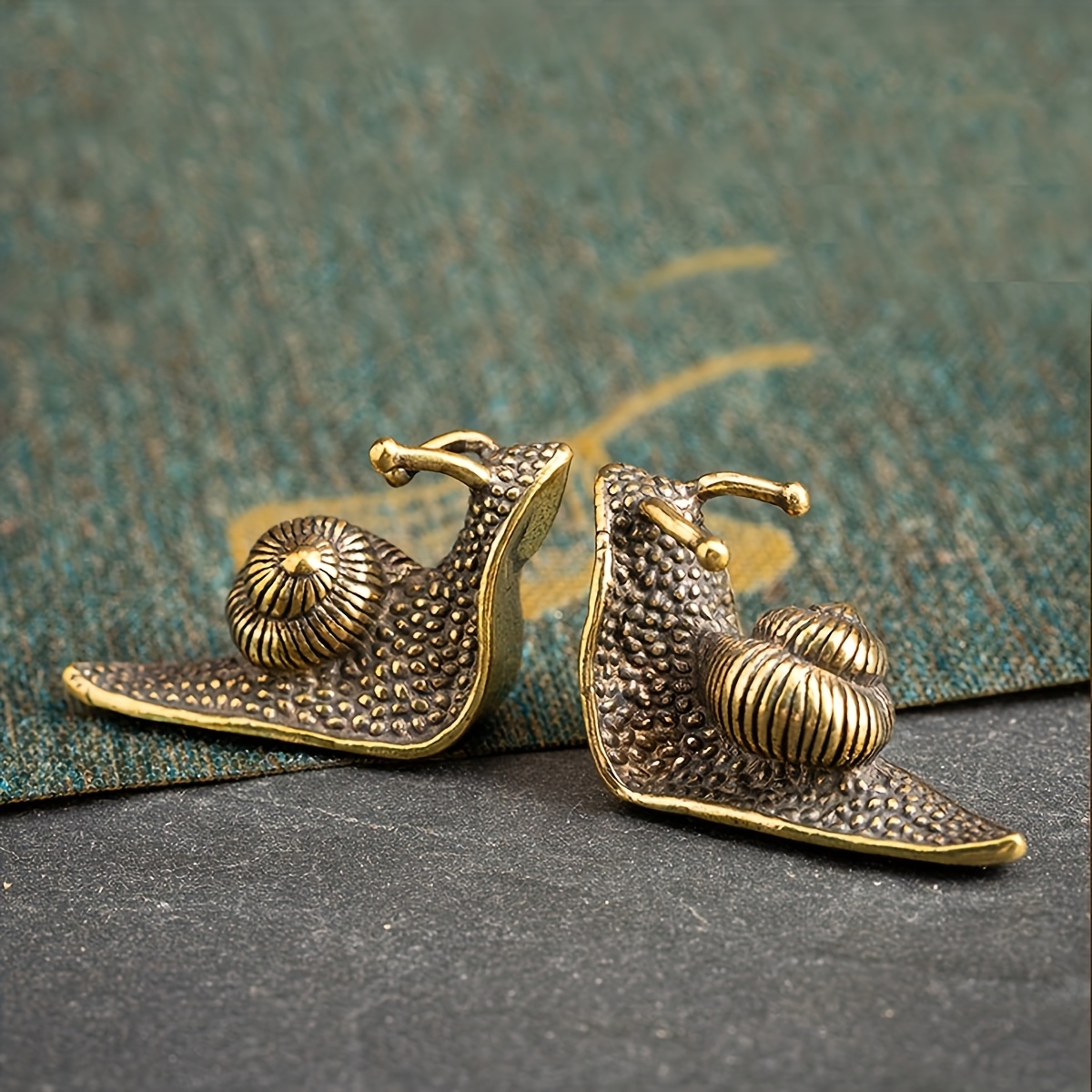 TEMU 2pcs Vintage Brass Snail Tea Pet Ornament - Vintage Brass Miniature Snail Figurines Suitable For Tea Table Decor, Desktop Decoration, Fidget For