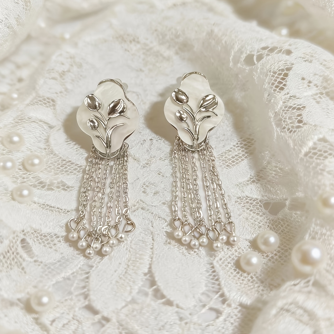 Women's Retro Tulip Tassel Stud Earrings, Cold Style