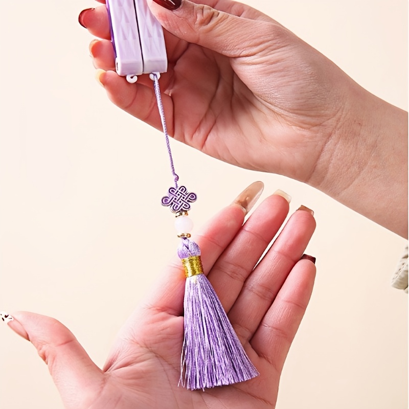 Chinese waaier (blossoms, orchid, bamboo and chrysanthemum )deluxe. Een
