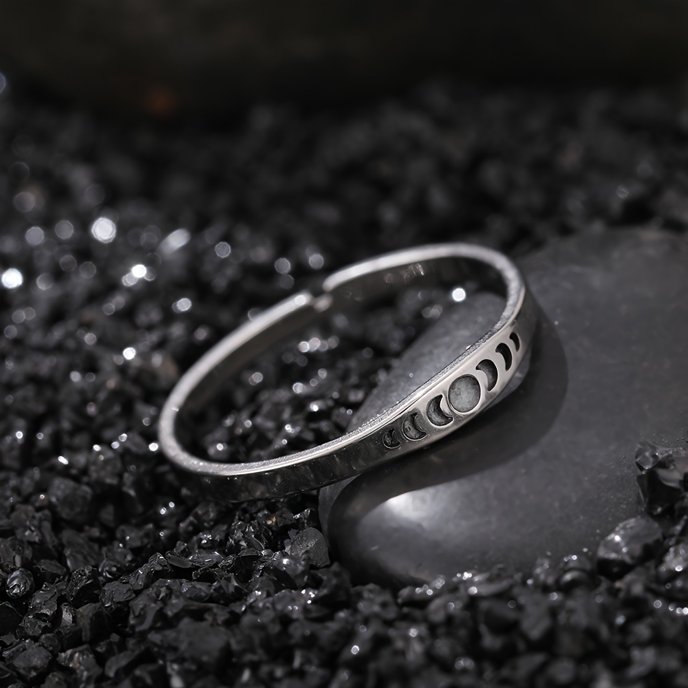 TEMU Anello da donna in acciaio inossidabile e regolabile, ed elegante, con fasi lunari luminescenti blu-. Questo prodotto 癡 ; si illumina dopo aver