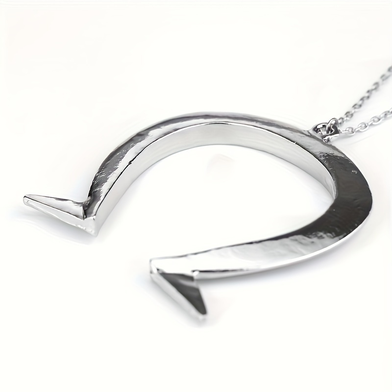 

1pcs Alice's Horseshoe Long Chain Necklace High Quality Role Playing Prop Pendant Necklace Accessories