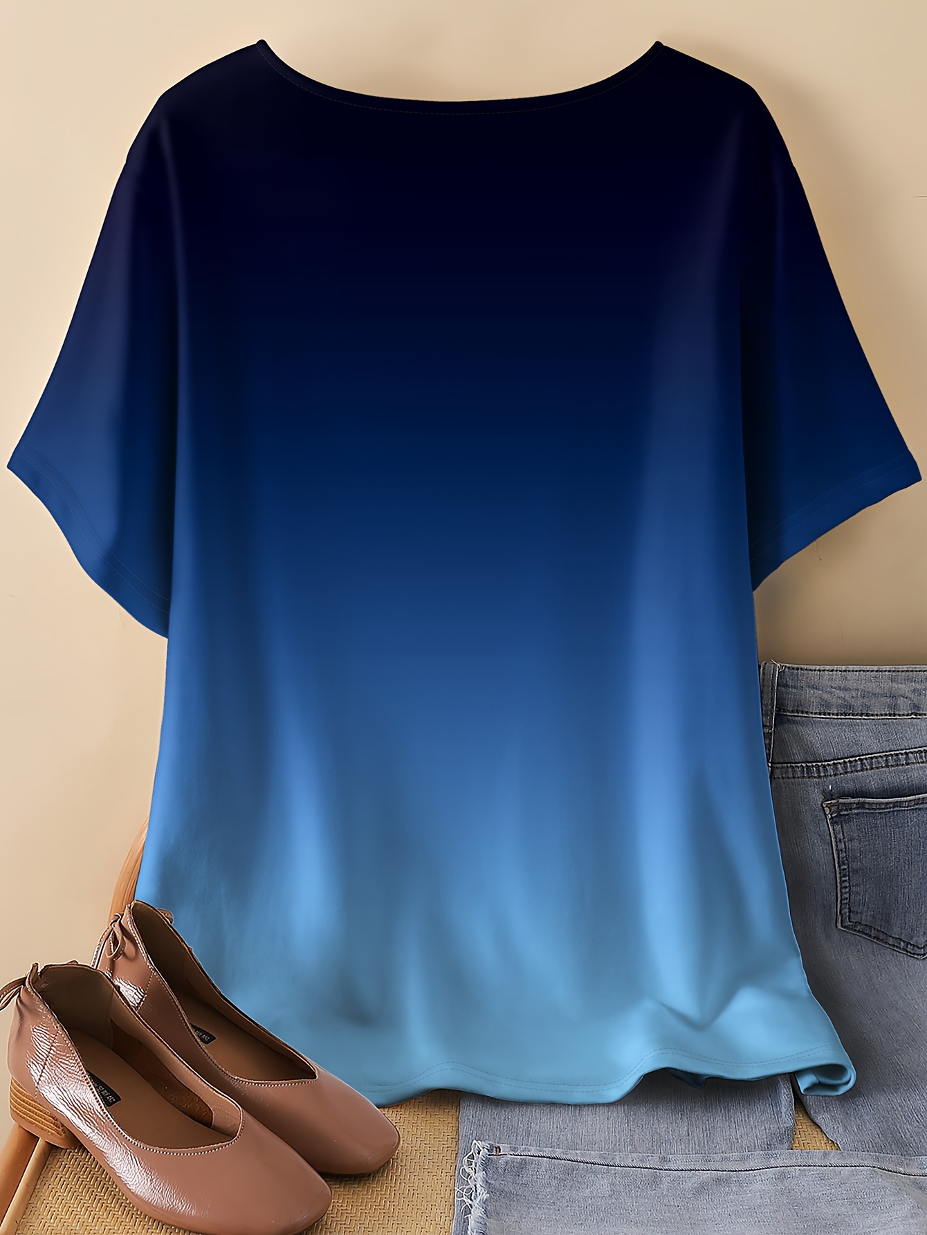 Plus Size, Oriented Plus Size Minimalist Two-Tone Print T-Shirt Spring/Summer Casual Round Neck Short Sleeve Top for Women, No Accessories Included