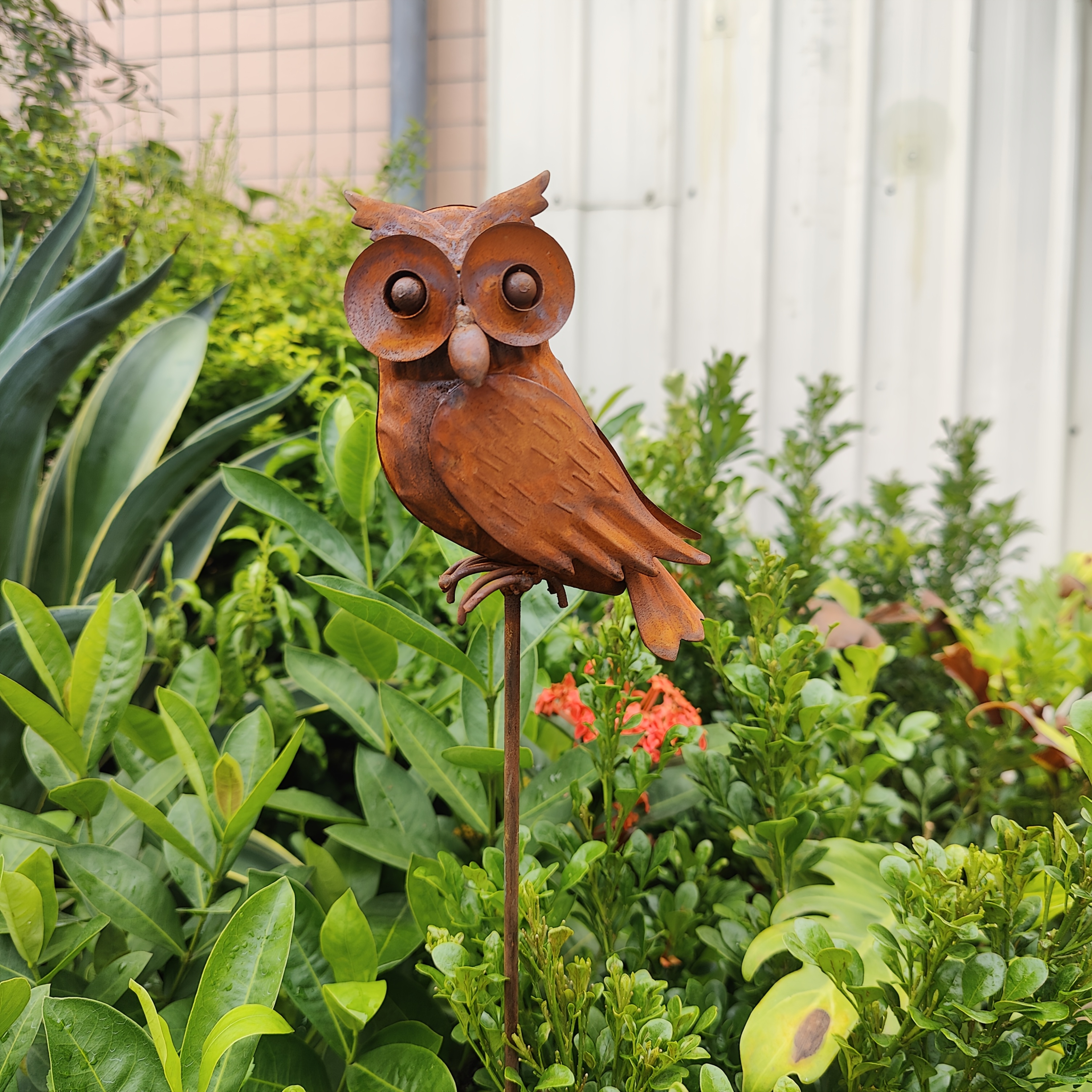 Image of A Vintage Embroidery-style Iron Owl-shaped Flower Holder, A Garden Decoration Ornament For Outdoor Spaces Such As Gardens And Courtyards, Serving To Decorate And Add Charm