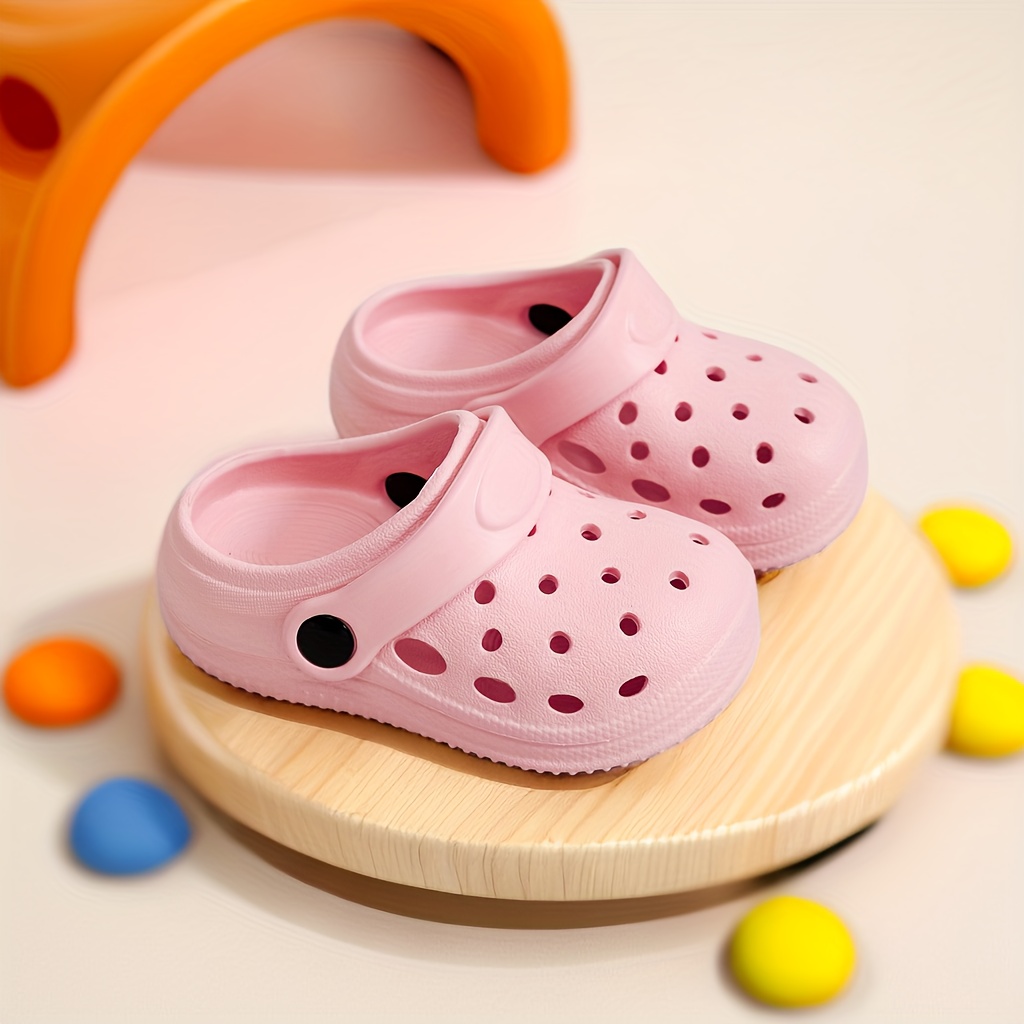 Image of Cute And Stylish Casual Everyday Summer Clogs Slippers For,, And Children, Suitable For Outdoor And Indoor Use, Flat Sole