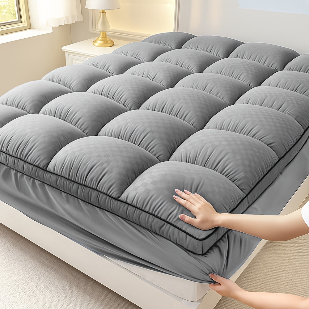 item picture Comfortable Mattress Cover That Is Thickened And Features Stretchable Pockets to Fit Mattresses from 8 to 21 Inches Deep. Ideal for Cool Bedding And Enhancing Bedroom Comfort, It Has a Quilted Design for a Snug Fit And Is Machine Washable