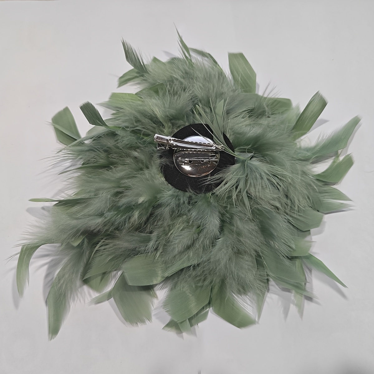 Vintage Elegant Hand-Woven Artificial Feather Brooch