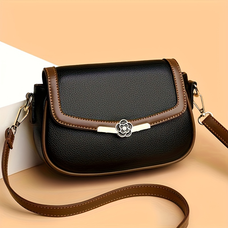 

A Shoulder Bag With Contrasting Fabric And -shaped Metal Decorations, For Daily Use By Women, Featuring A Flap And Anti-theft Design.