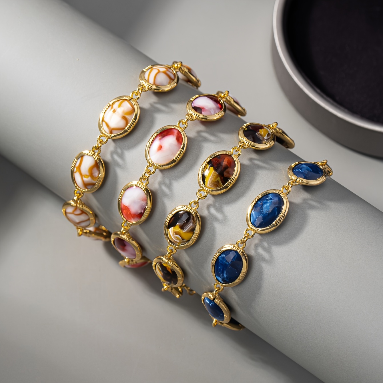 

A Vintage Elegant Gemstone-studded Bracelet For Women, Suitable For Festivals, Birthdays, Dates, Balls, Banquets, Weddings, Parties, Vacations, Shopping, Business, And Commuting.