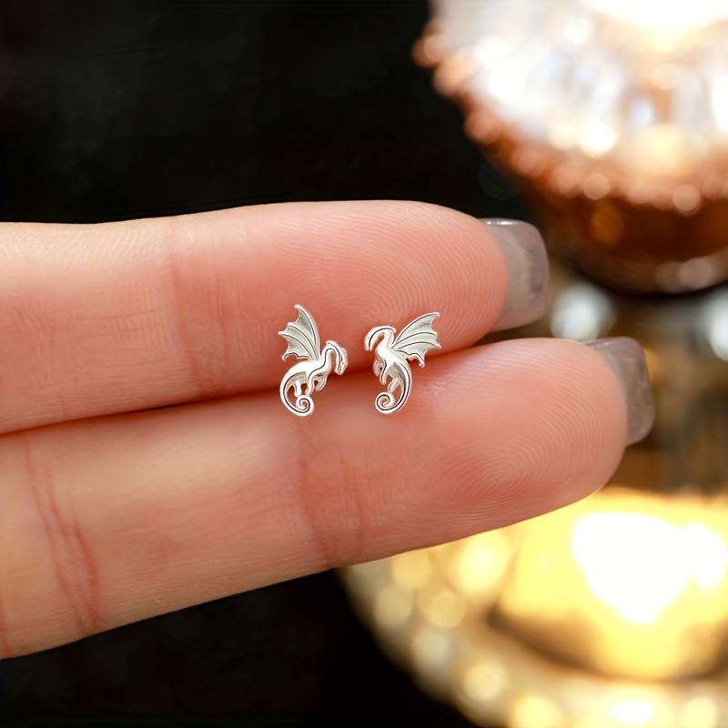 TEMU 1 Pair 3d Flying Dragon Stud Earrings, Light Luxury Sweet Cool Niche Design, Daily Gift , Women's Fashion Temperament Individual All-match Ear