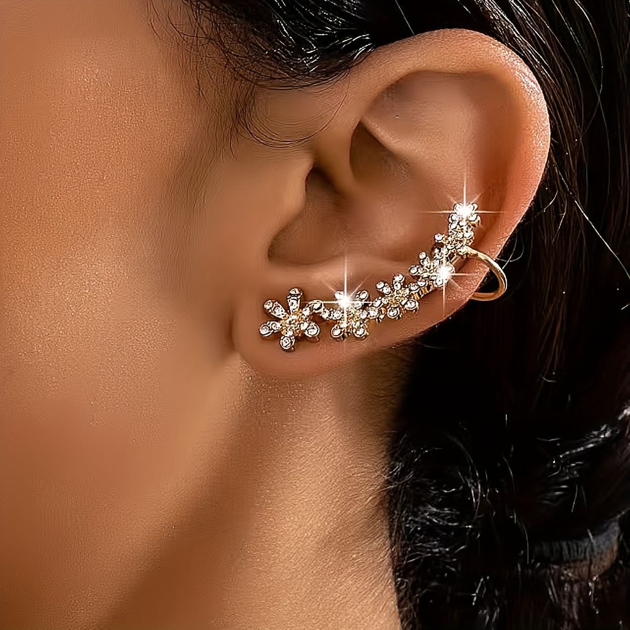 E-shop Paar Elegante Strass-Blumen-Ohrmanschetten für Frauen – Funkelndes Zinklegierungsdesign, für Partys, Feiertage und Freizeitkleidung