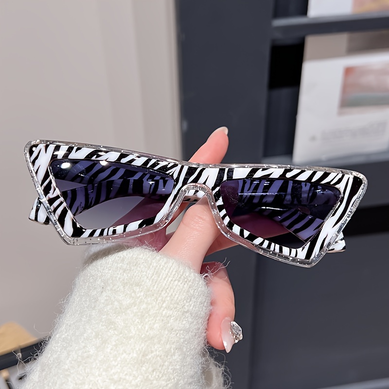 1 Pair of Chic Women s Cat Glasses with Zebra Print Y2K Fashion Novelty Shades Lenses Plastic Frame for Stylish Outdoor Adv