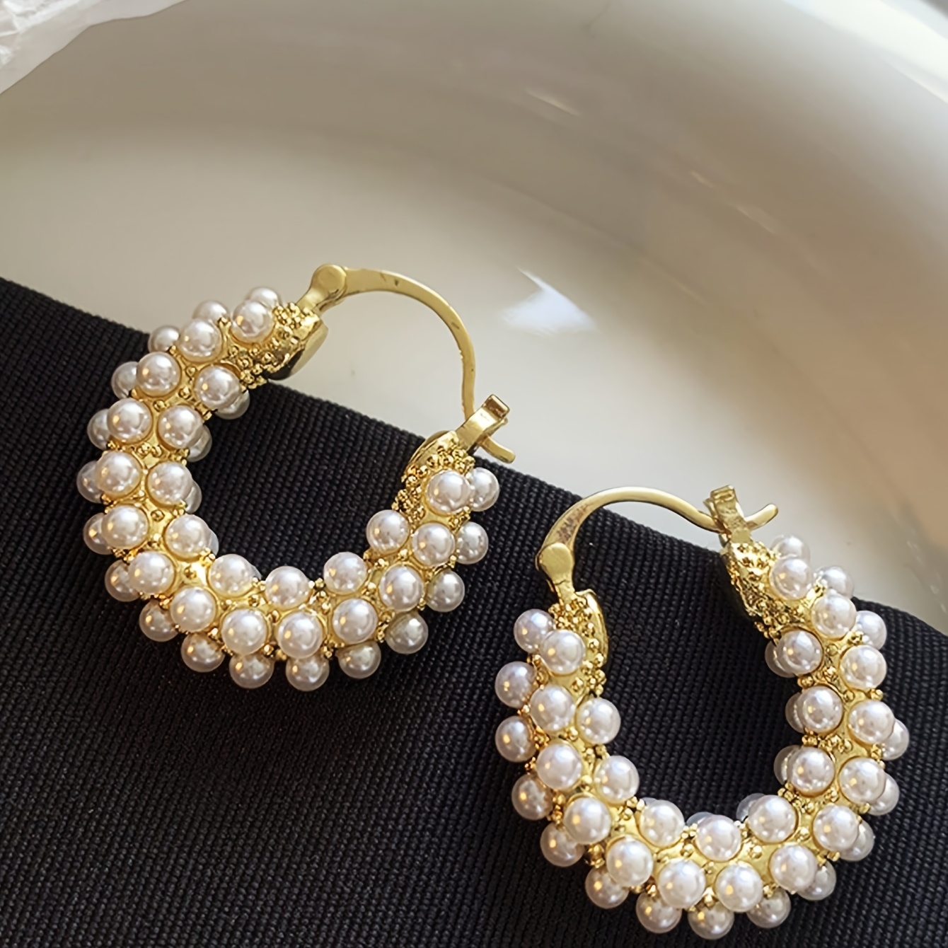 TEMU 1pc Light Luxury Exquisite High-end Round Ear Cuff, Korean-style Fashionable Niche Design Earrings, Suitable For Daily Wear, Parties, And Travel