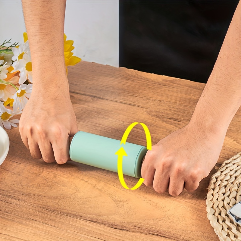 

1pc Compact Silicone Rolling Pin With Wooden Handle - , Ideal For Pizza, Pasta, And Dumpling Skins, Easy Rotating Design, Random Color