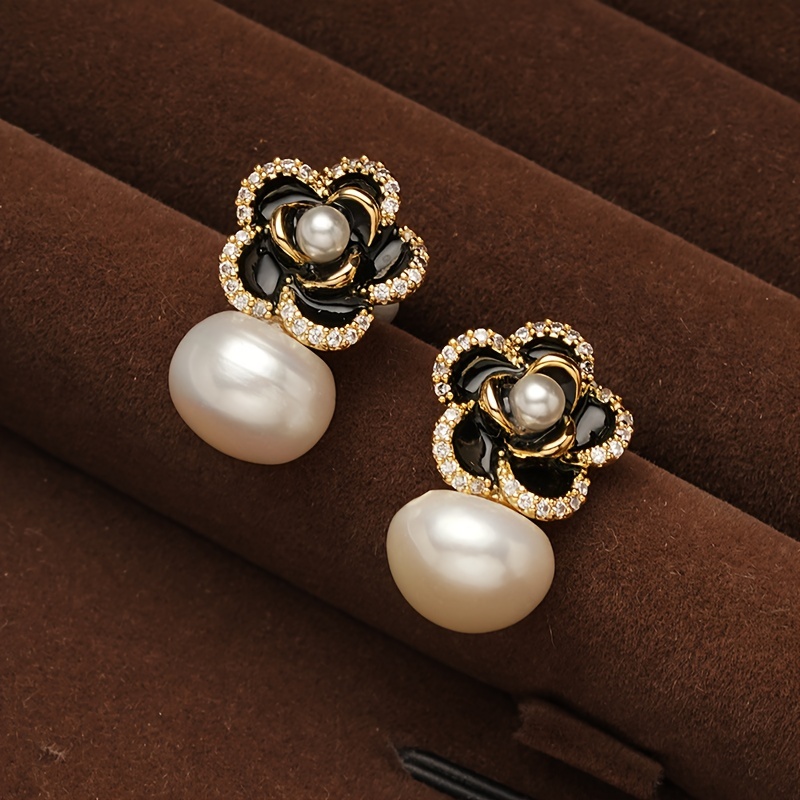 

Golden White Large Pearl Earrings Ladies Handmade Stylish And Comfortable Authentic Freshwater Pearl Camellia Enamel Earrings Engagement Wedding Bridesmaid Hanging Ornaments