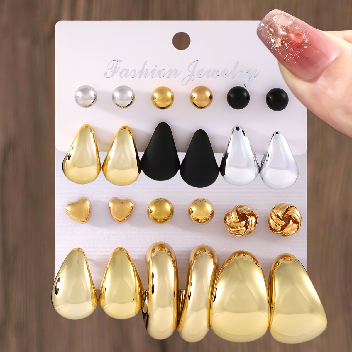 

Ensemble Élégant de 24 Boucles d'Oreilles Clous - Design Chic & Simple pour Tenue Décontractée, Fêtes & Cadeaux - Tiges en Acier Inoxydable, Polyvalent Toutes , Style Élégant,