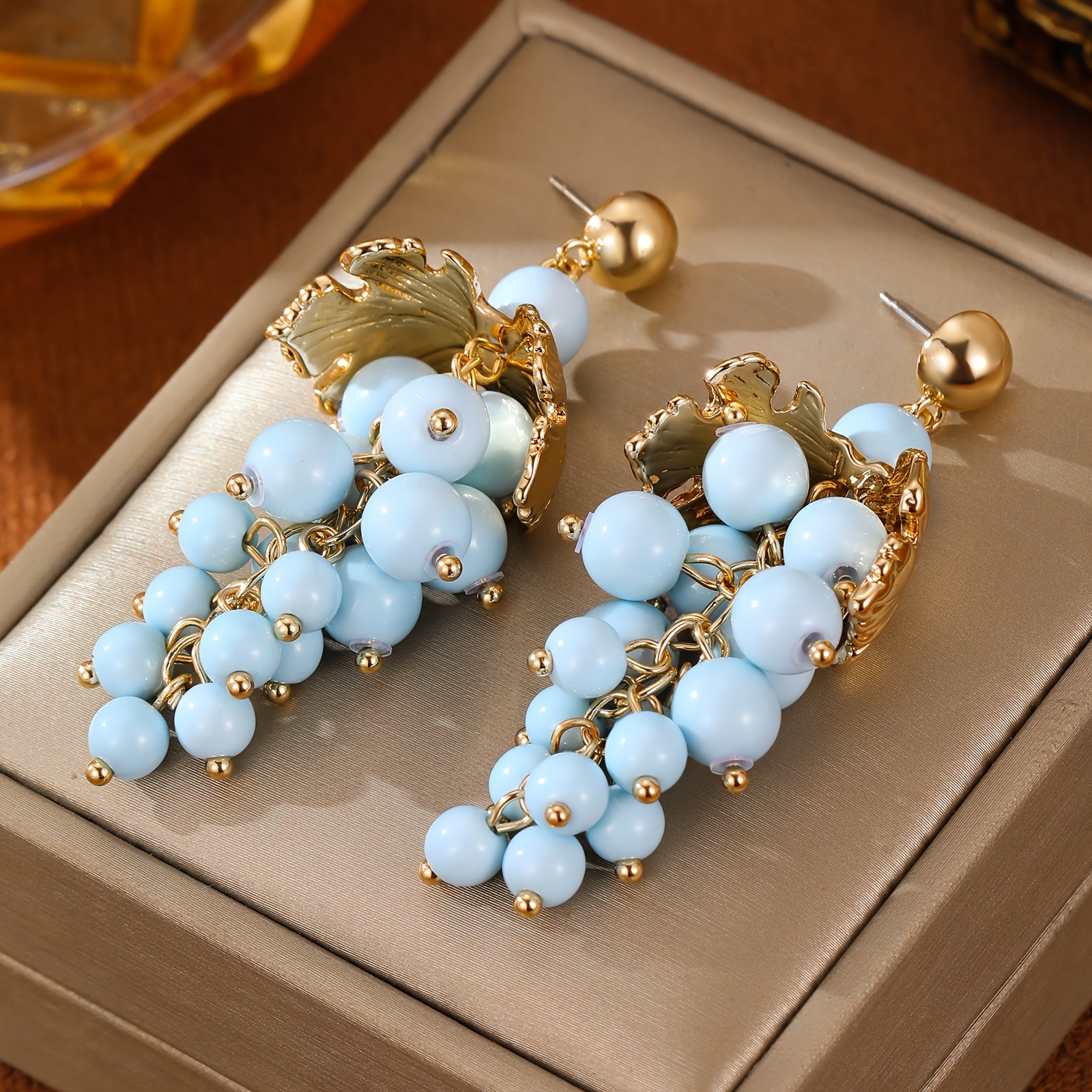 E-shop Ein Paar neue Bohemian Style Vintage Mode Ohrringe mit einem einzigartigen Design, mit blauen Trauben, als Geschenk und geeignet für alltägliche