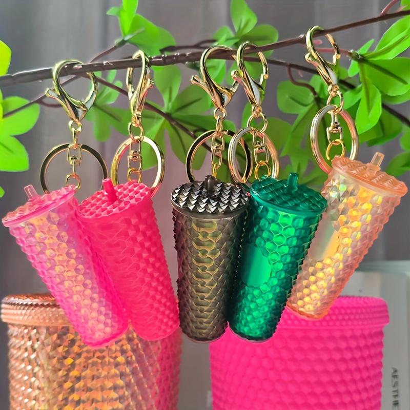 

Funky Plastic Cup Keychain - Fashionable Car Key & Backpack Charm, Simulation Drink Cup Design, Stylish Men's Accessory Gift