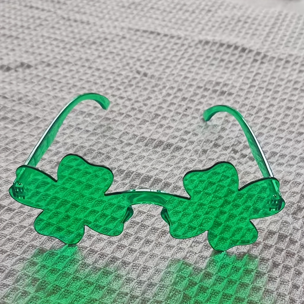 Clover Decorated Glasses