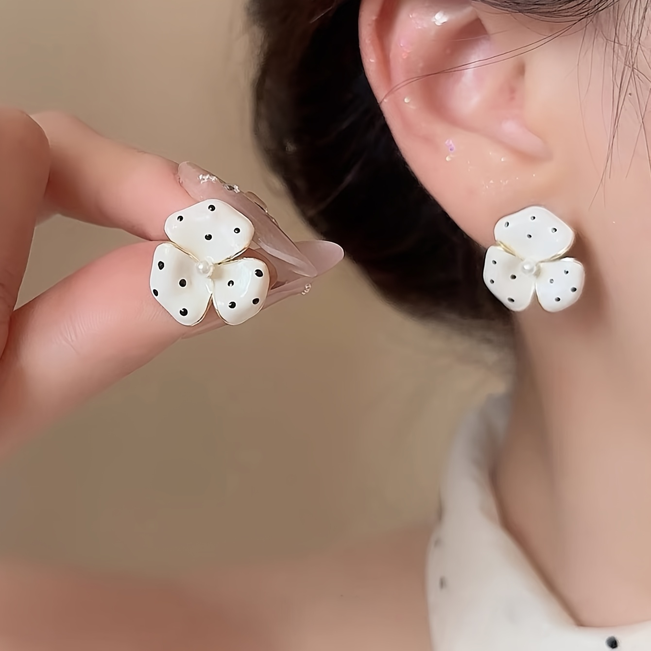 TEMU 1 Par de Aretes de Minimalistas de con Florales y Perlas Sintéticas, Elegantes, de Lujo , Moda, Femenino, Individuales, para Uso Diario