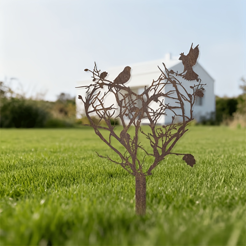 E-shop 2D Flach, [2D Flach] [2D Flacher Stil] . Rostige Vintage Herzförmige Metall-Gartenstecker-Skulptur mit Vogel auf Ast, Ideales Geschenk für