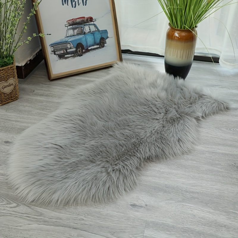 1pc Wool-like Mat Cushion, Plush Carpet, Modern And Easy Indoor Living Room Mat, Suede Wool-like Carpet With Long Bottom, Best For Home Decoration In Autumn And Winter, 3 Color