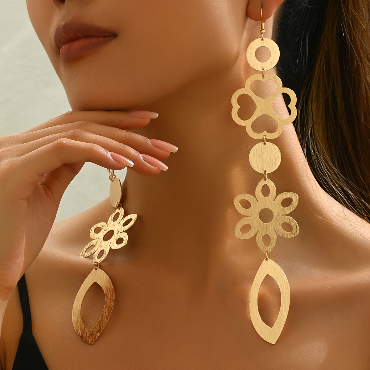 

Paire de Boucles d'Oreilles Pendantes Géométriques Dorées Élégantes pour Femmes - Design Cercle Creux, Fleur et , Parfaites pour les Fêtes, Banquets et Vacances, Boucles d'Oreilles Originales