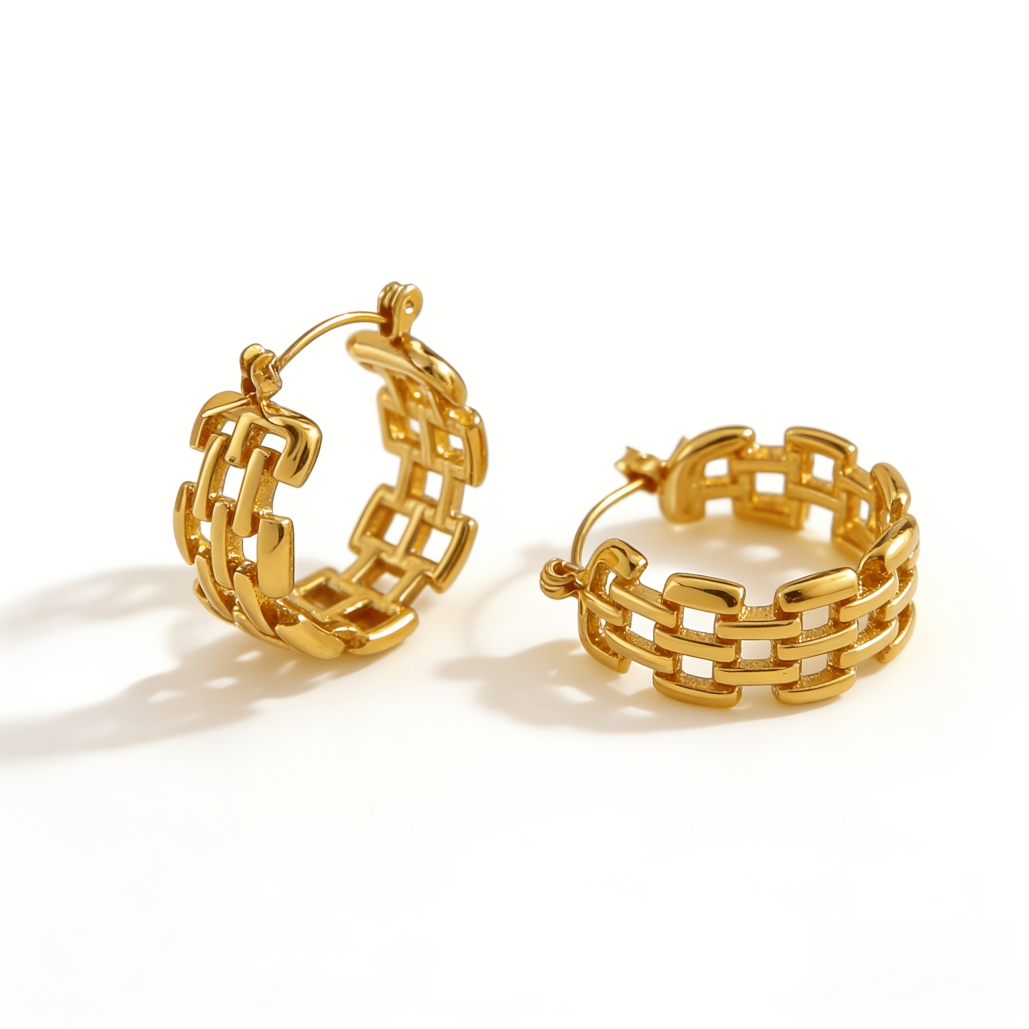 E-shop Ein Paar goldene Edelstahl-Ohrringe mit niedriger Sensibilität ist eine moderne, geometrische Schmuck-Geschenkidee für modische Frauen, geeignet