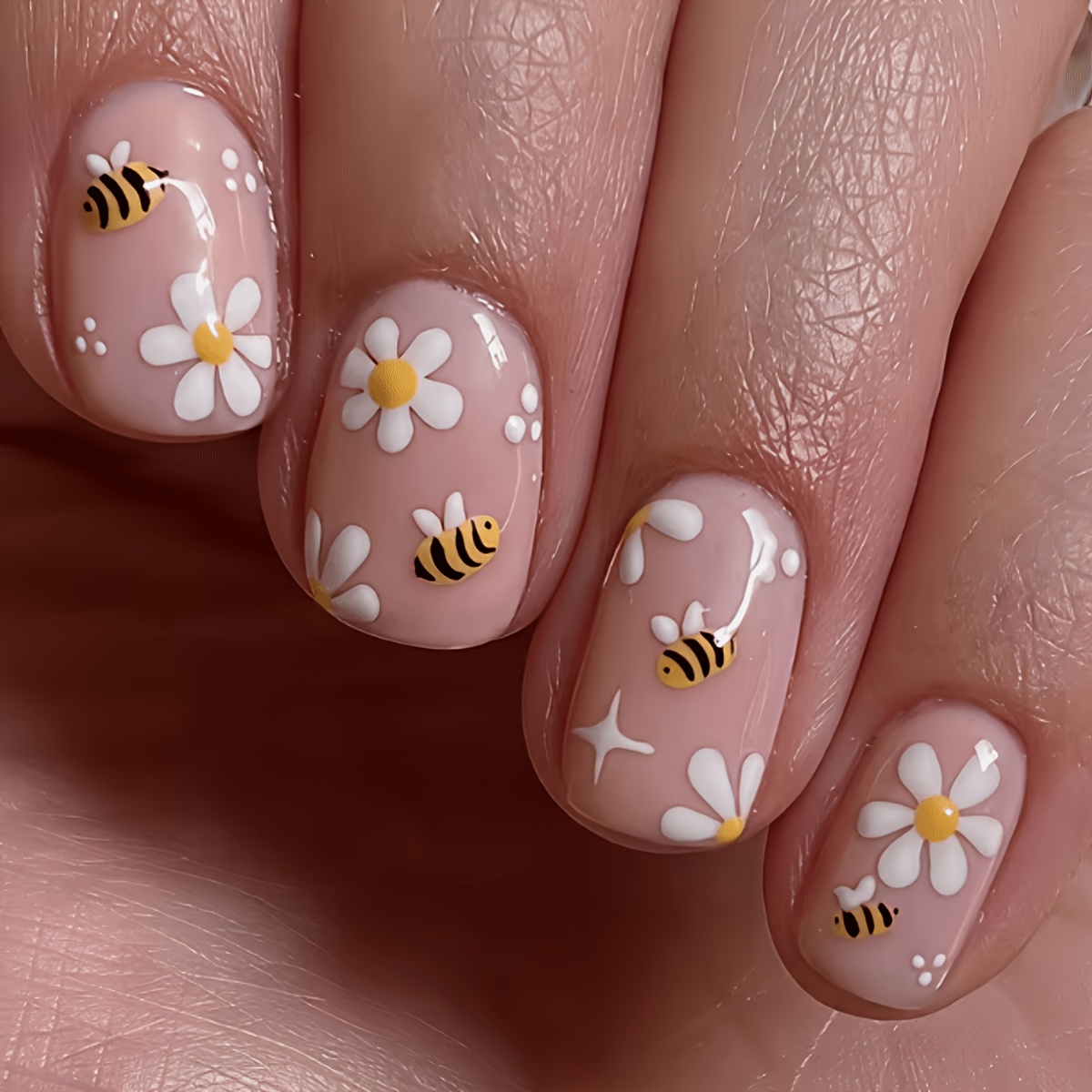 TEMU 24pcs Short Square Press-on Nails Suitable For Women, Natural Bee White Floral Fake Nails With Glossy & Beehive, Spring Summer Nail Tips For