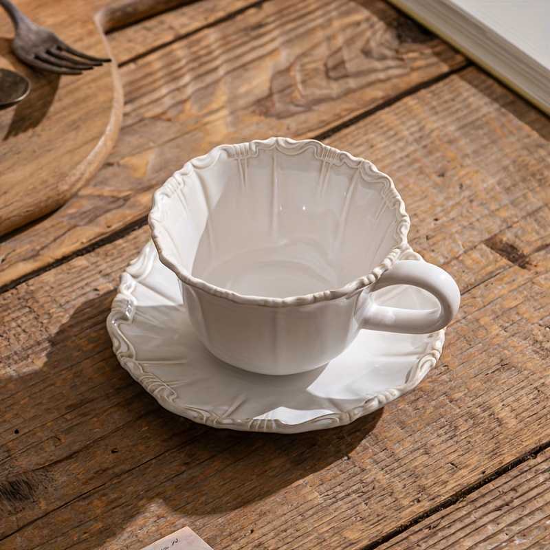 1 Set, Ceramic Embossed Coffee Mug with Saucer Set, Reactive Glaze White, 9.5Oz/280Ml for Latte Milk, Large Caliber Cup And Dessert Plate, Coffee Mug, Drinking Cup, Afternoon Tea Porcelain Set, Christmas Birthday Gift, for Home Office Meeting Room