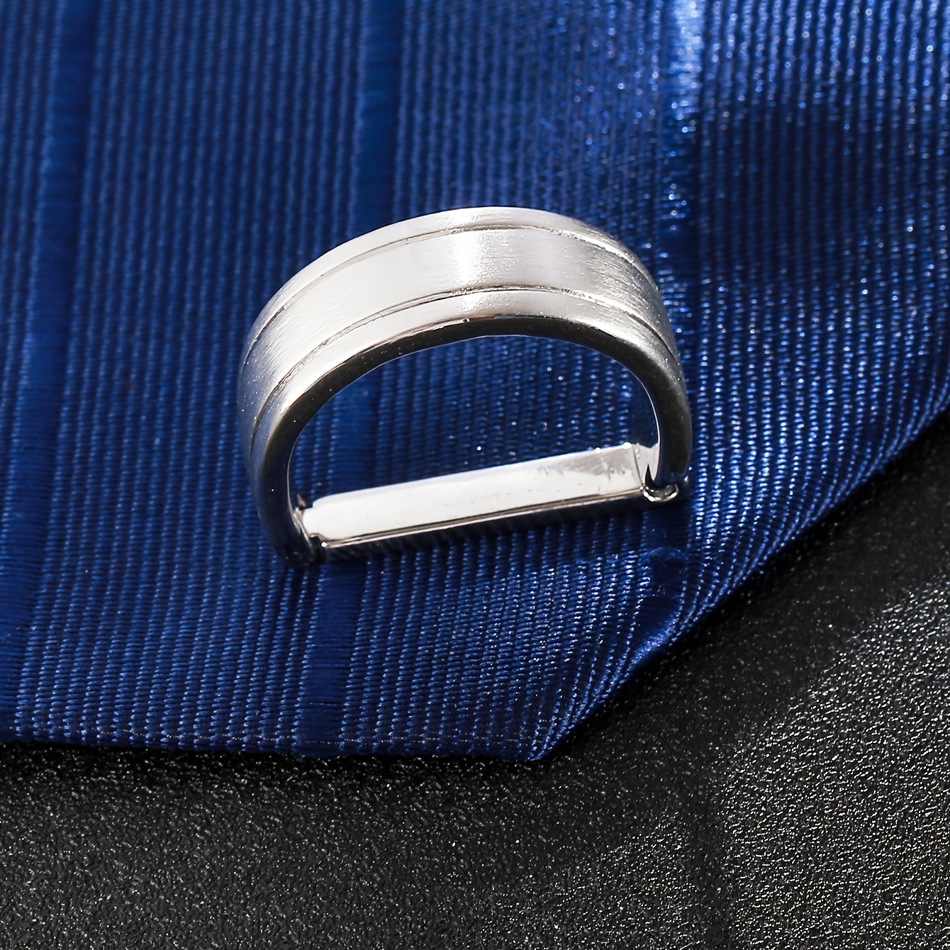 Minimalist Solid Color D-Buckle Tie Clip Set