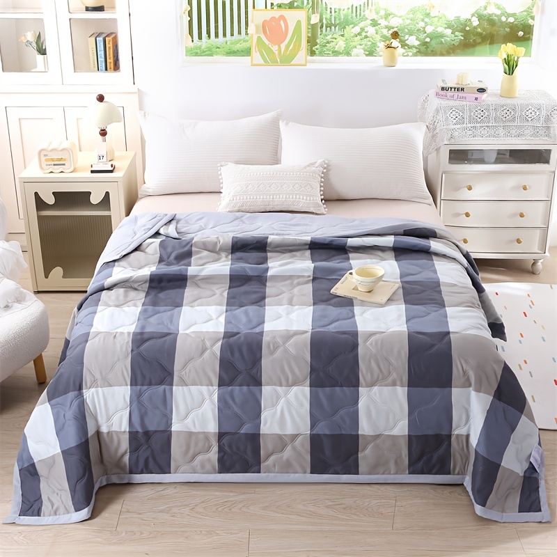 TEMU 1pc New Comfortable Breathable Summer Quilt Air Conditioner Blanket, Soft And Comfortable, , Vibrant Colors, Machine Washable