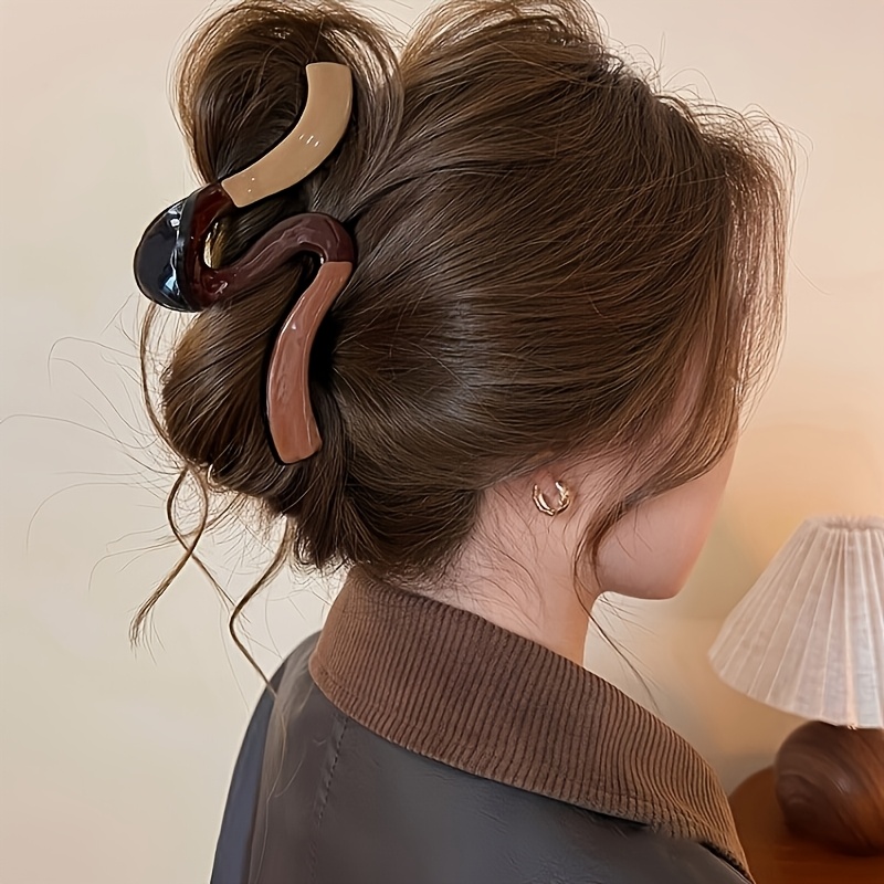 Image of French Minimalist Color-block Large Wave Clip Women's High-end Shark Clip 2026 New Back Of Hair Styling Headdress