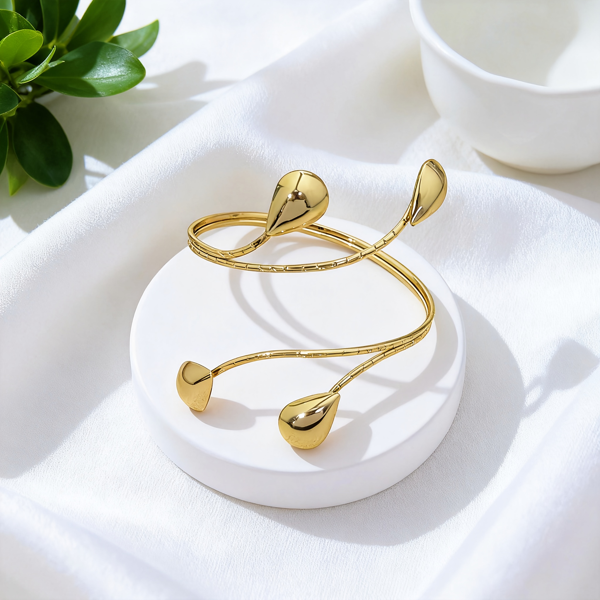 Water Drop Armband, Western Minimalist Luxury Style