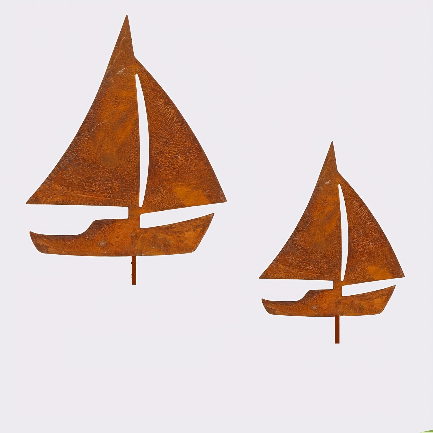 E-shop Rustikale Segelboot-Gartendeko aus Metall – Vintage braunes rostiges Boot mit weißen Segeln, für maritime Außendekoration, Hochzeiten Feiertage,
