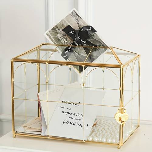 en stor kortholder, der er velegnet til bryllupper med lås og slot - en bryllupskonvolutt kortholder til receptioner, med en transparent låseboks med nøgle og et geometrisk håndlavet vintage design, til bryllupsfester