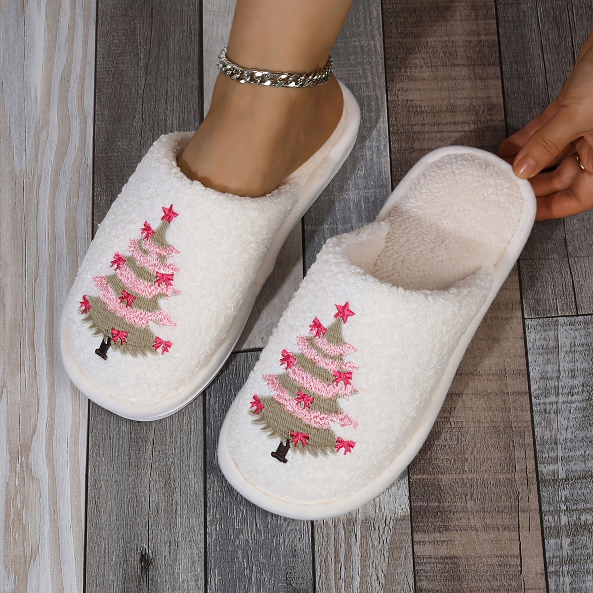 

Cozy Women's Christmas Tree Embroidered Slippers - Soft, Lightweight & Comfortable Indoor Shoes With