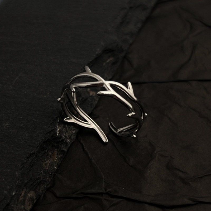 Image of A Branch-designed That Embodies A Unique, Easy, Elegant, And Luxurious Style. A Perfect Gift For Women And A Versatile Accessory Suitable For Vacations, Holidays, And Everyday Wear