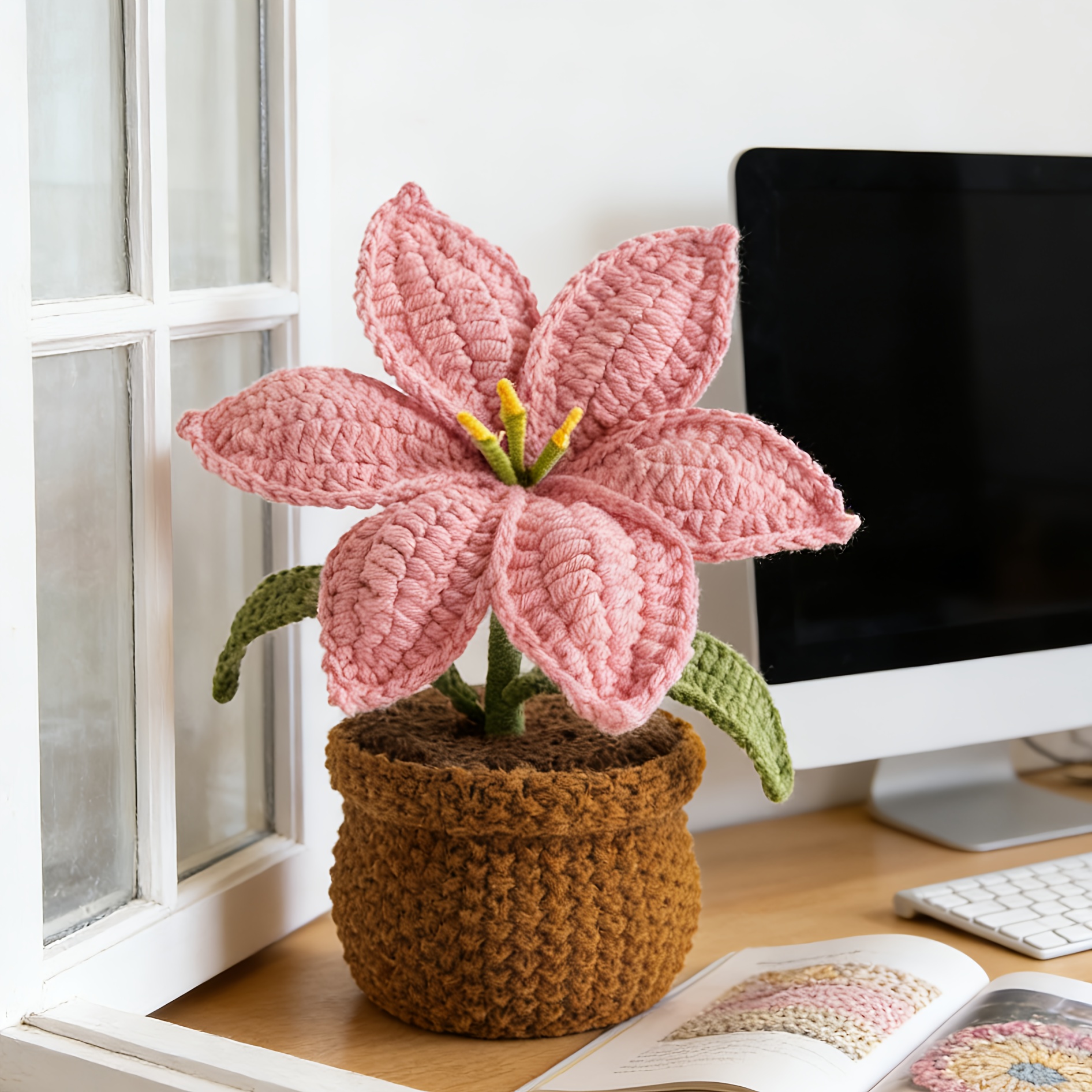 Plante lys crochetée en pot décoration florale intérieure_voghion.com