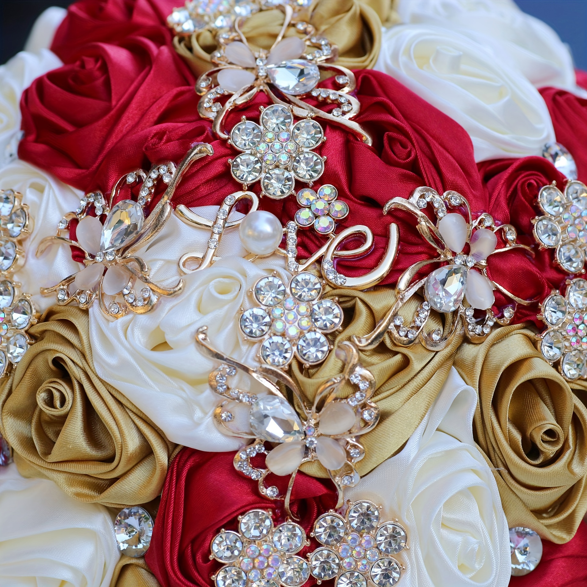   to'y buketi, kristal aksessuarlar bilan, to'y qo'l gullari, to'liq, lent, kelin buketi, hashamatli marosim bezaklari, tafsilotlar 13