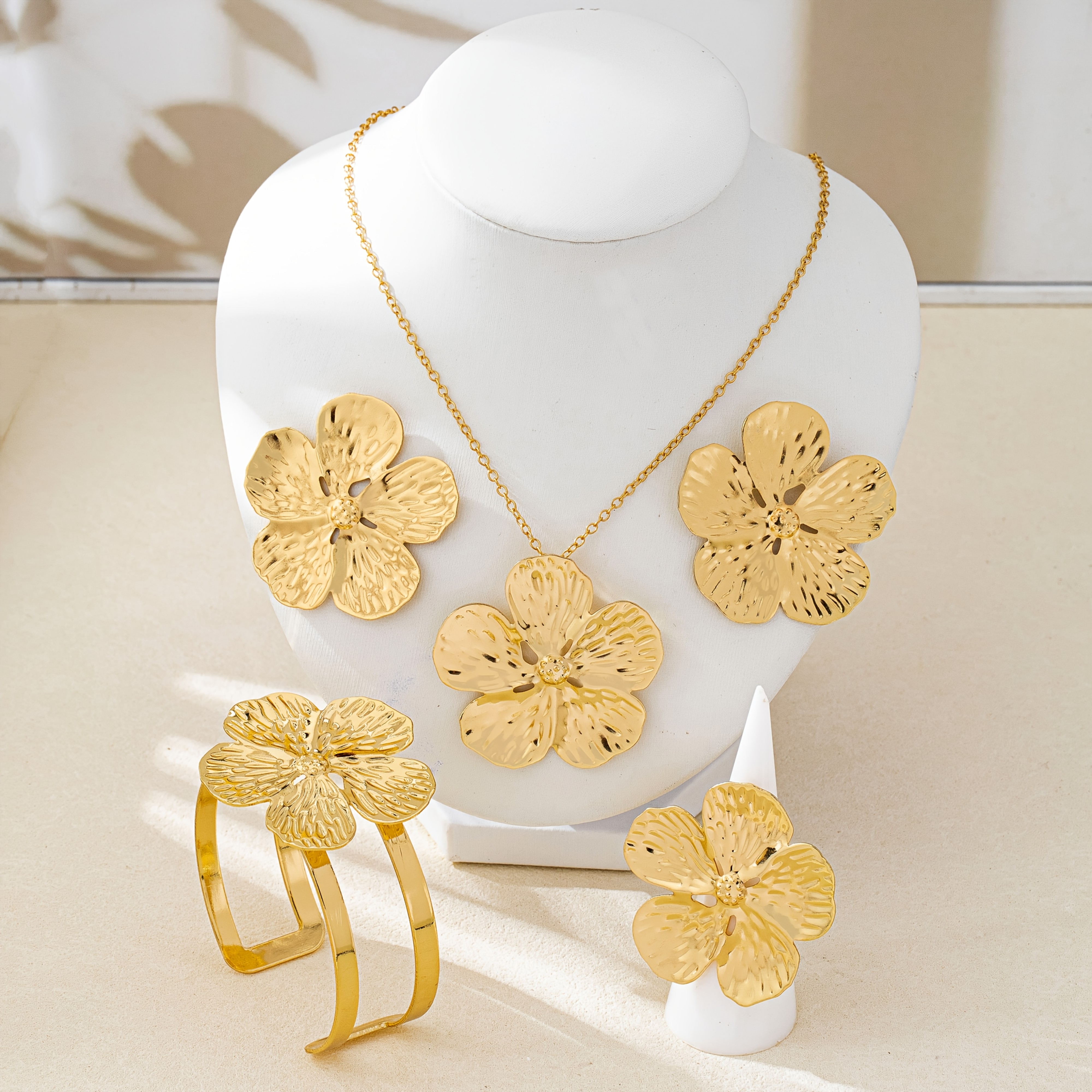 TEMU Ensemble de bijoux pour femmes tendance et facile à , comprenant 5 pièces : collier, boucles d'oreilles, bracelet et bague, motif de fleur à
