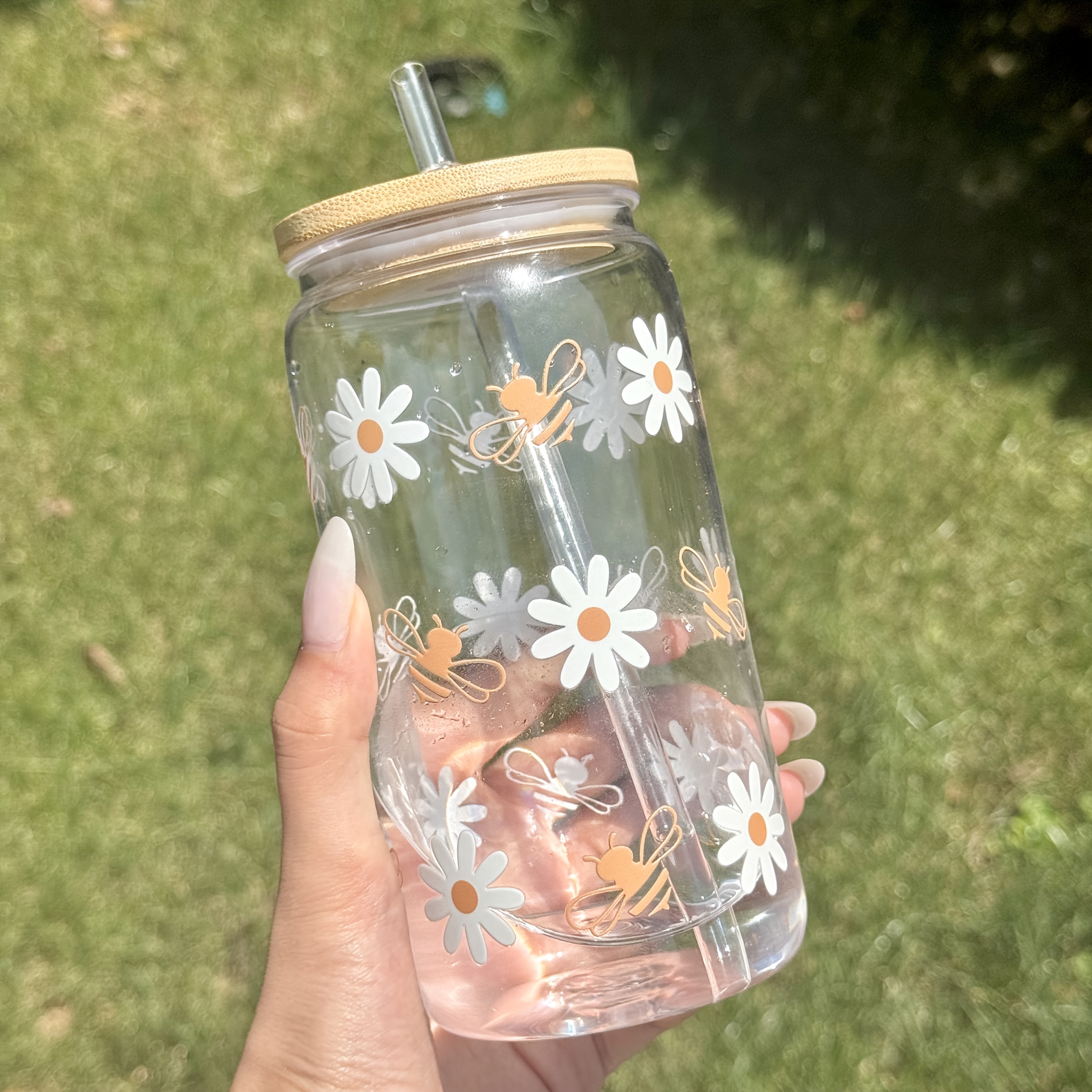 Image of 16oz Daisy Plastic Water Cup Featuring A Bamboo Lid And Straw - Sturdy, Reusable, And Easy To Carry - Great For Staying Hydrated In Summer, Iced Coffee, Camping, Picnics, Celebrations